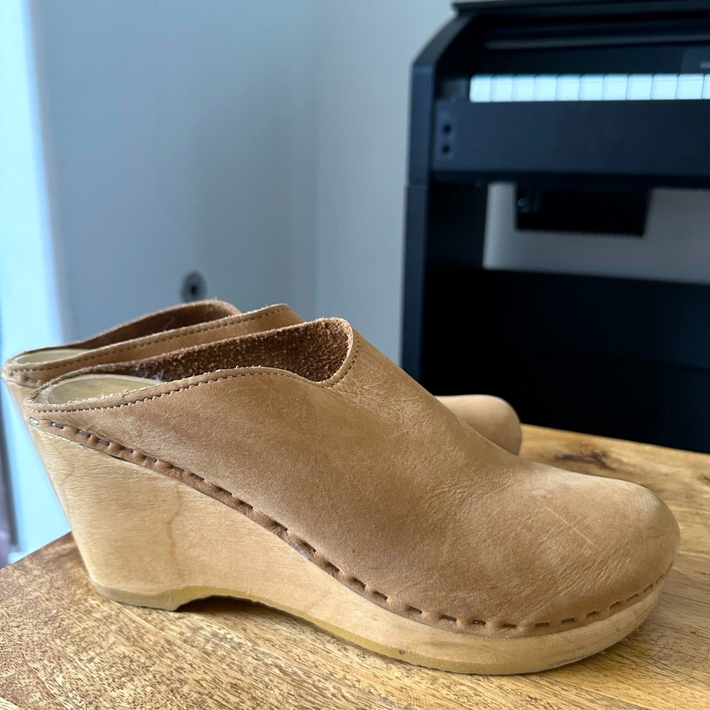 No. 6 wedge clogs